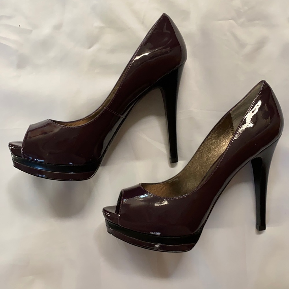 Browns ID patent leather platform heel shoes. Color purple. Size 8 1/2. New.